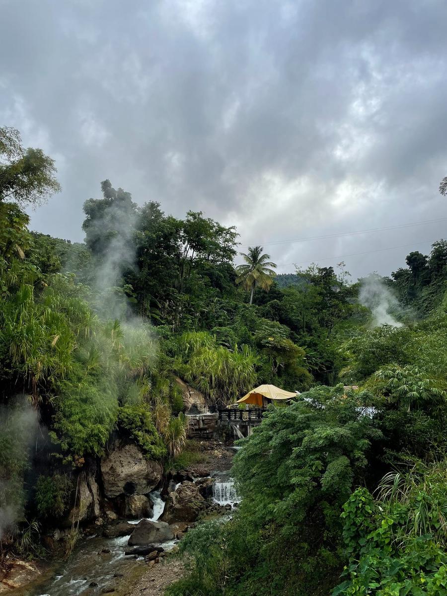 Photo 13 of Dominica, taken by Cameron Mofid