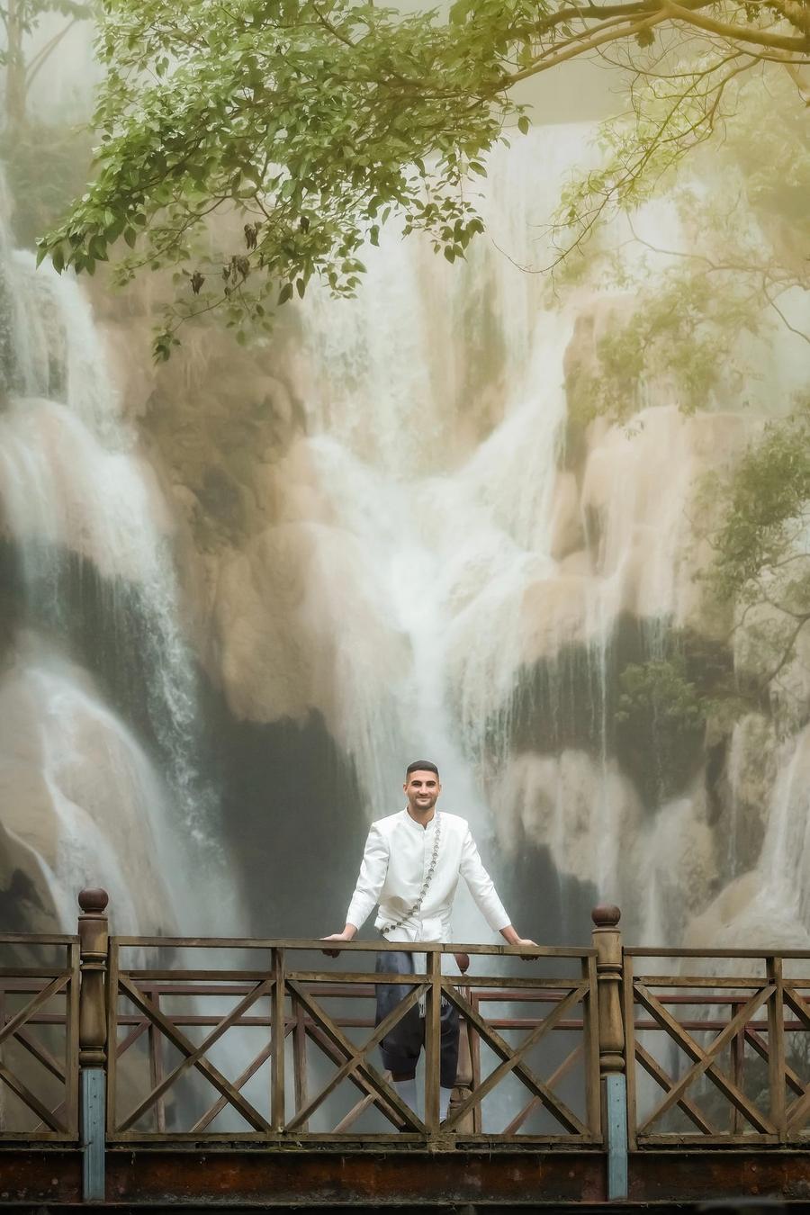 Photo 4 of Laos, taken by Cameron Mofid