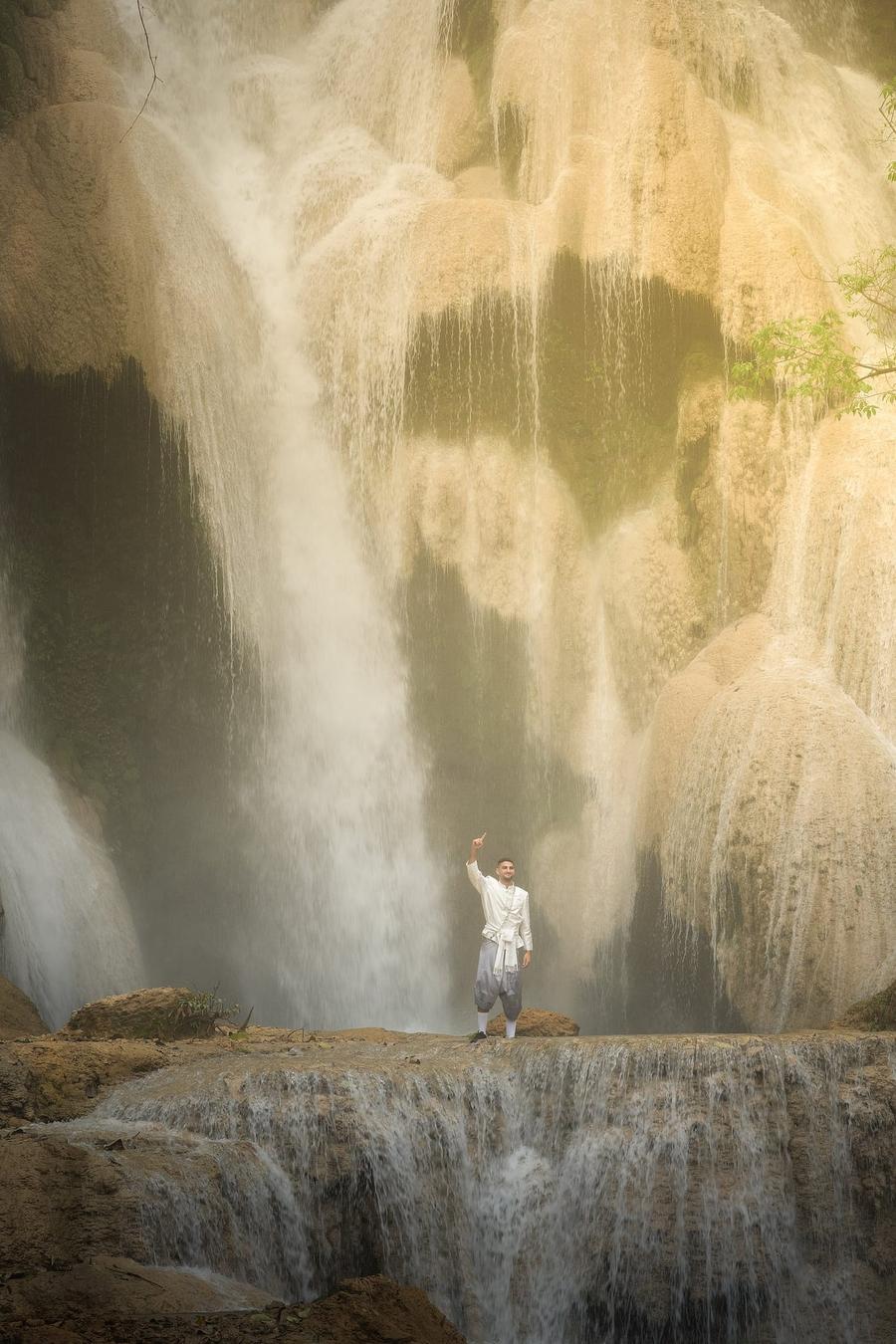 Photo 6 of Laos, taken by Cameron Mofid